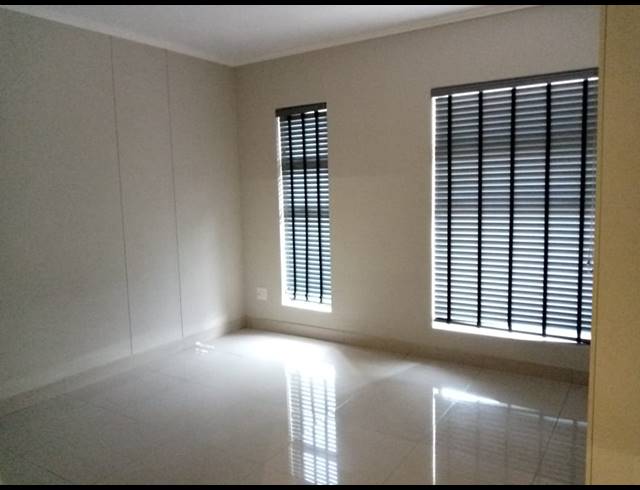 2 BEDROOM APARTMENT FOR SALE IN UMHLANGA RIDGE